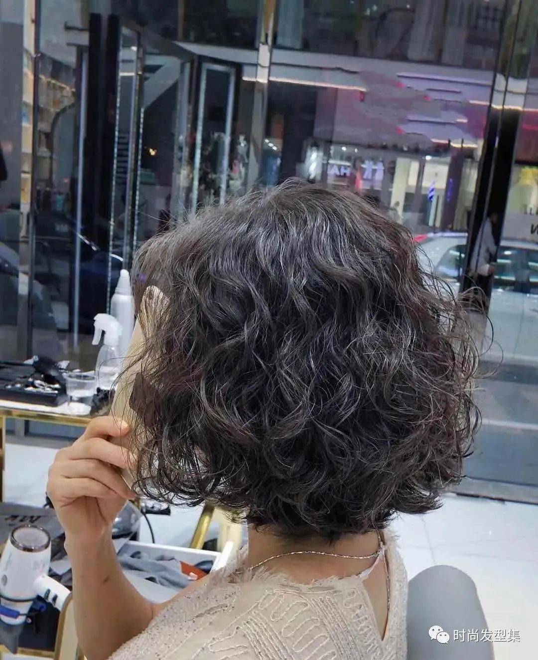 時(shí)尚潮流新選擇，最新造型燙燙發(fā)引領(lǐng)潮流風(fēng)向標(biāo)