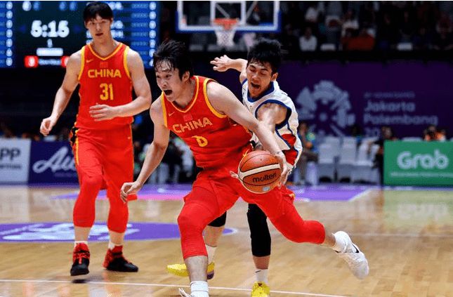 揭秘籃球愛好者隱藏寶藏的特色小店，最新國家隊(duì)籃球與小巷中的籃球奇緣