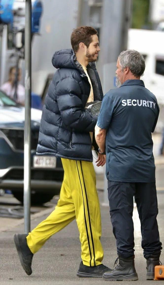 玄彬最新街拍，潮流引領(lǐng)者的時代風采