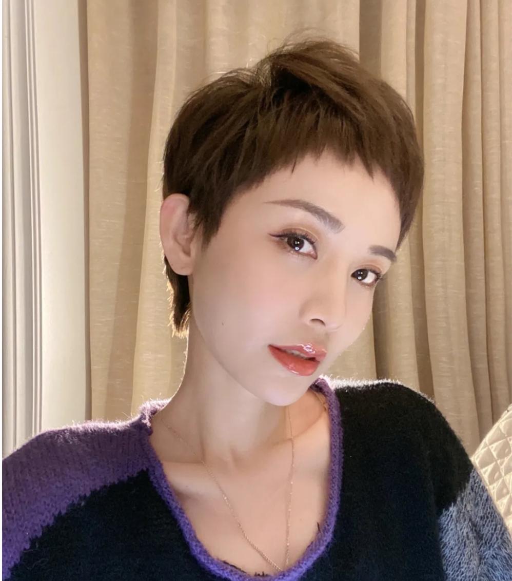 最新女生發(fā)型流行趨勢，時尚減齡發(fā)型指南