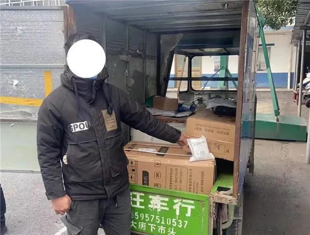 最新快遞員偷快遞現(xiàn)象，原因解析與應(yīng)對(duì)策略