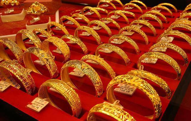 最新黃金回收價(jià)格老鳳祥，科技重塑黃金價(jià)值，引領(lǐng)未來(lái)生活體驗(yàn)