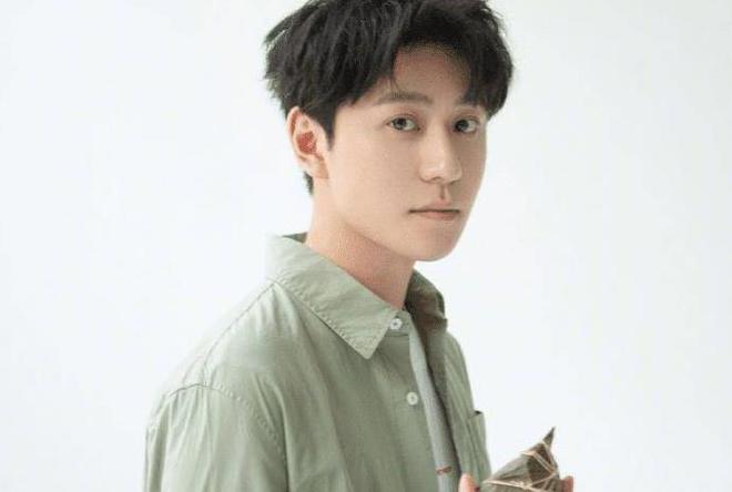 秦俊杰最新戀情曝光，情感新動(dòng)向揭秘！